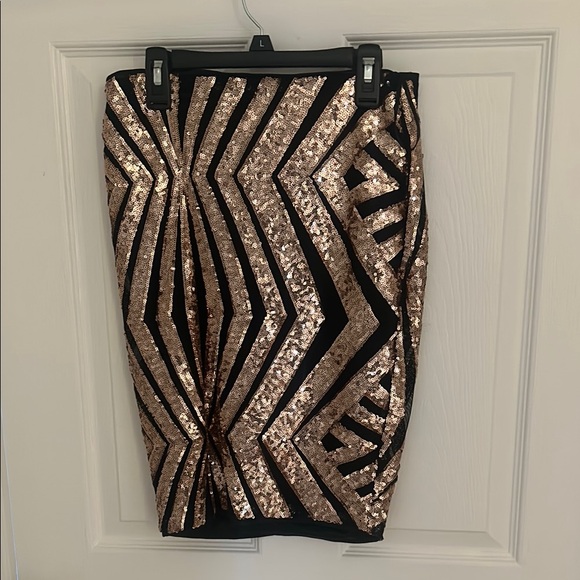 A'gaci Black and Gold Sequin Pencil Skirt - Picture 3 of 5
